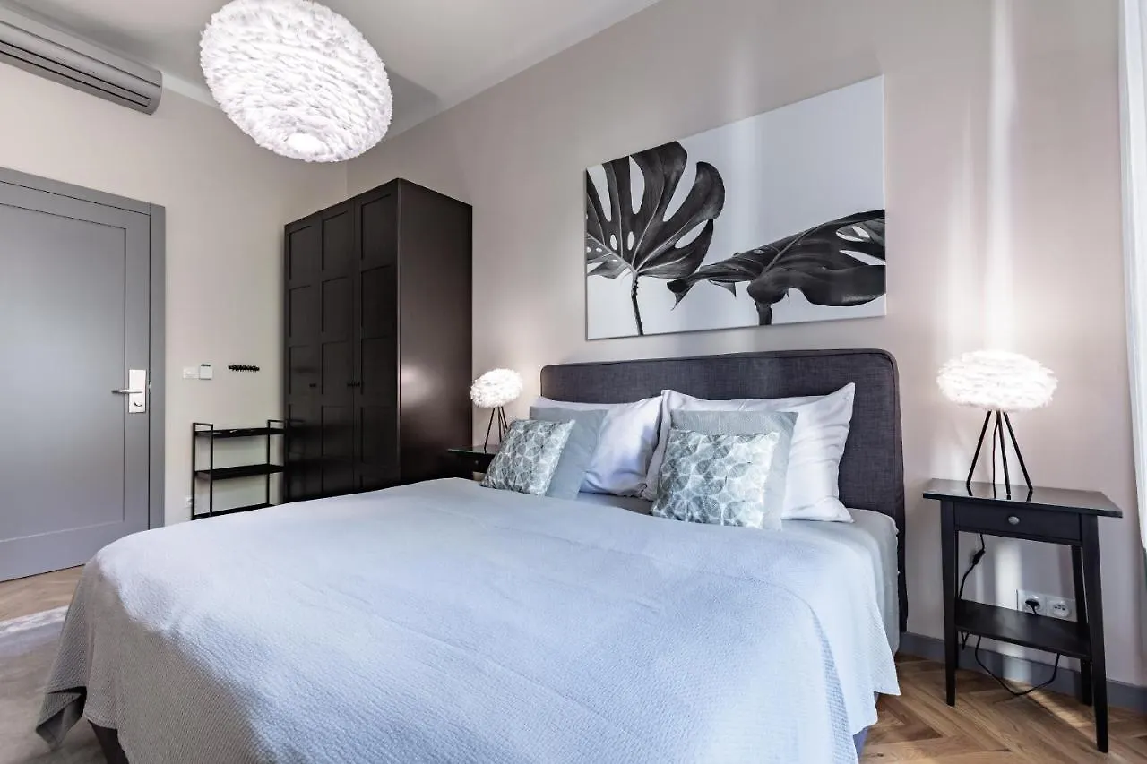 Garden Suites Residence By Tkc Praag Aparthotel